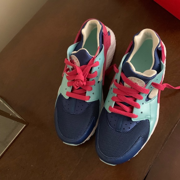 Nike huarache run. Brand new. Men’s/big kids sz 7. - Picture 4 of 5